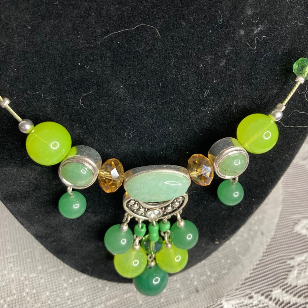 Shades of Green Necklace - Picture 2 of 3